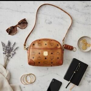 Authenticated MCM Golf Collection Leather Crossbody Purse